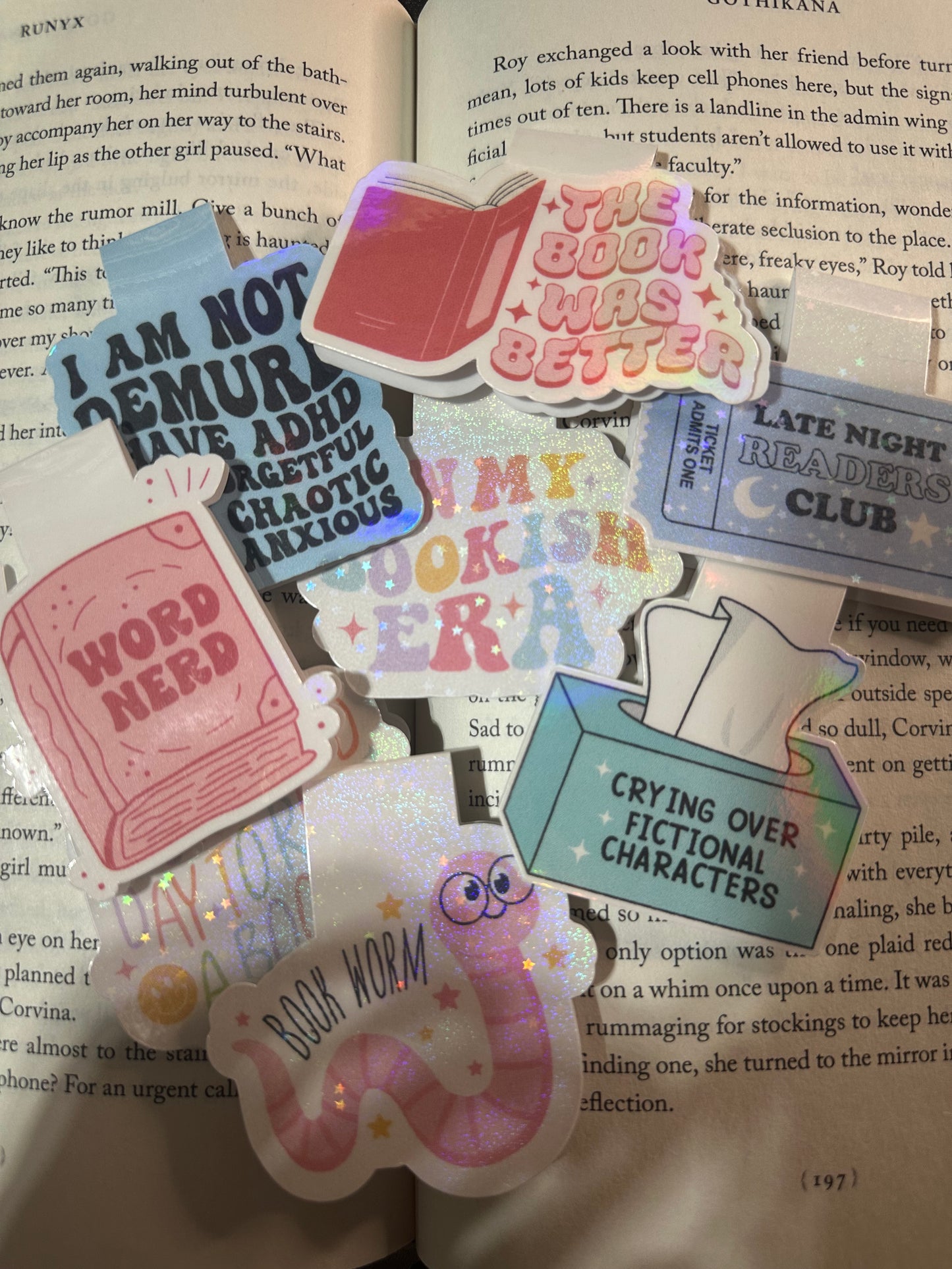 Bookworm magnetic bookmark
